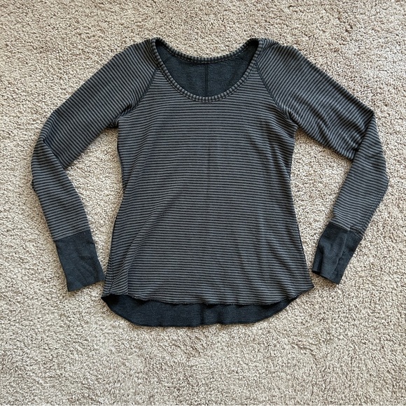 Lululemon Reversible Gray Striped Solid Gray Long Sleeve Top Size 6/8 - Picture 4 of 9